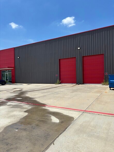 More Photos Of 16285 North Fwy, Houston Unknown For Lease