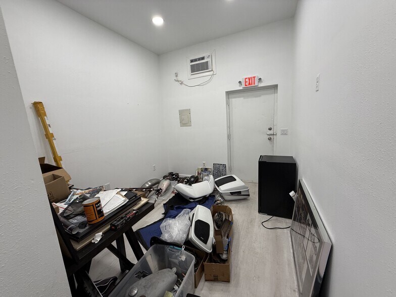 More Photos Of 5508 Benchmark Ln, Sanford Warehouse For Sale
