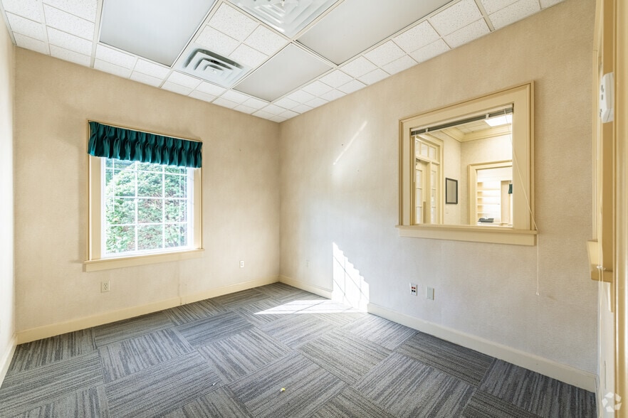 More Photos Of 1903 Hubbard Rd, Madison Office For Sale