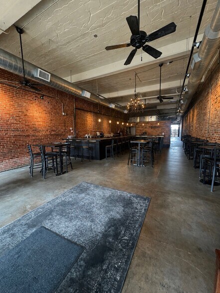 More Photos Of 917 E Douglas Ave, Wichita Storefront For Lease