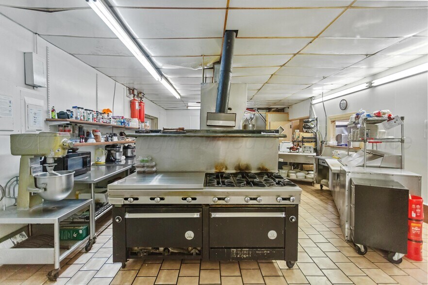 More Photos Of 103 Interstate 40, Shamrock Restaurant For Sale