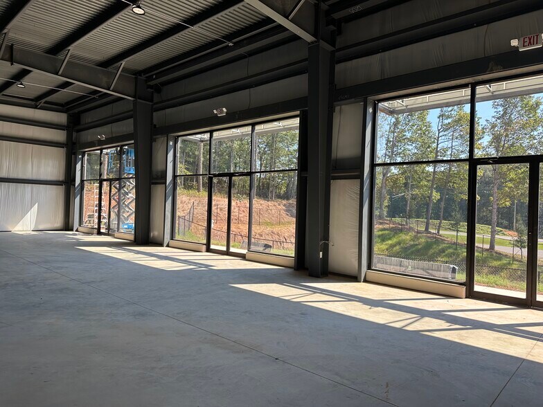 More Photos Of 2533 S Waterworks Rd, Buford General Retail For Sale