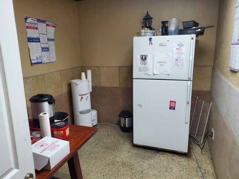 More Photos Of 955 E Main St, Mesa Freestanding For Sale