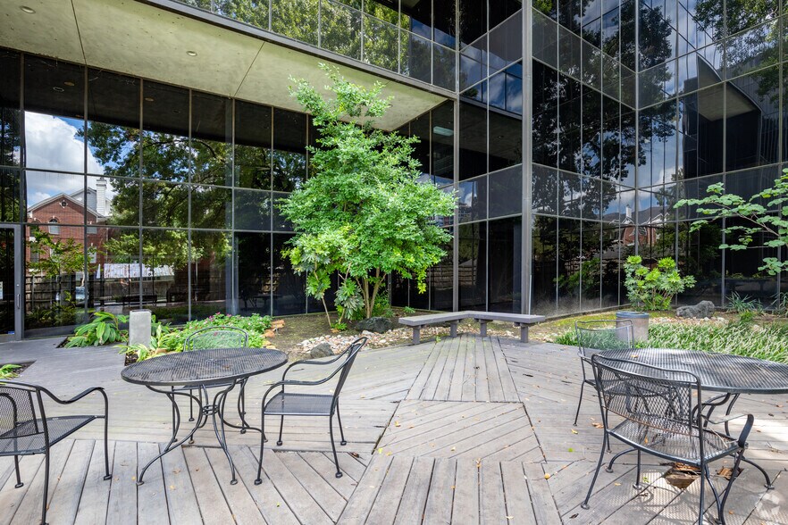 More Photos Of 1811 Bering Dr, Houston Office For Lease