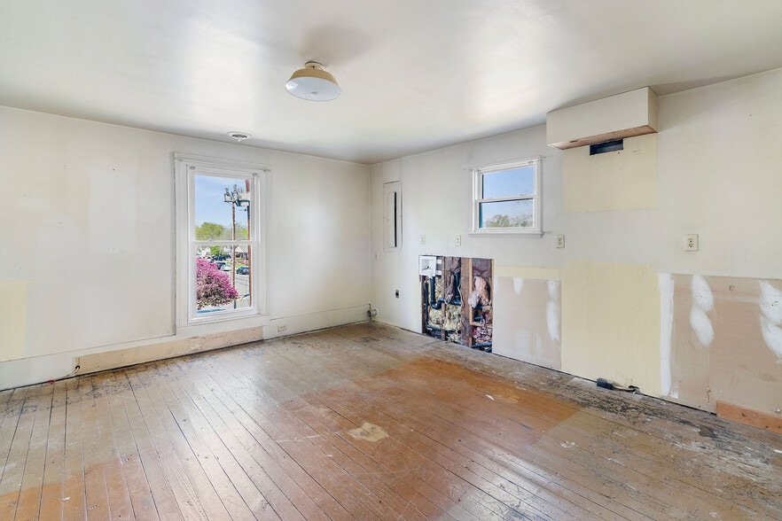 More Photos Of 101 S Main St, Wendell Office Residential For Lease