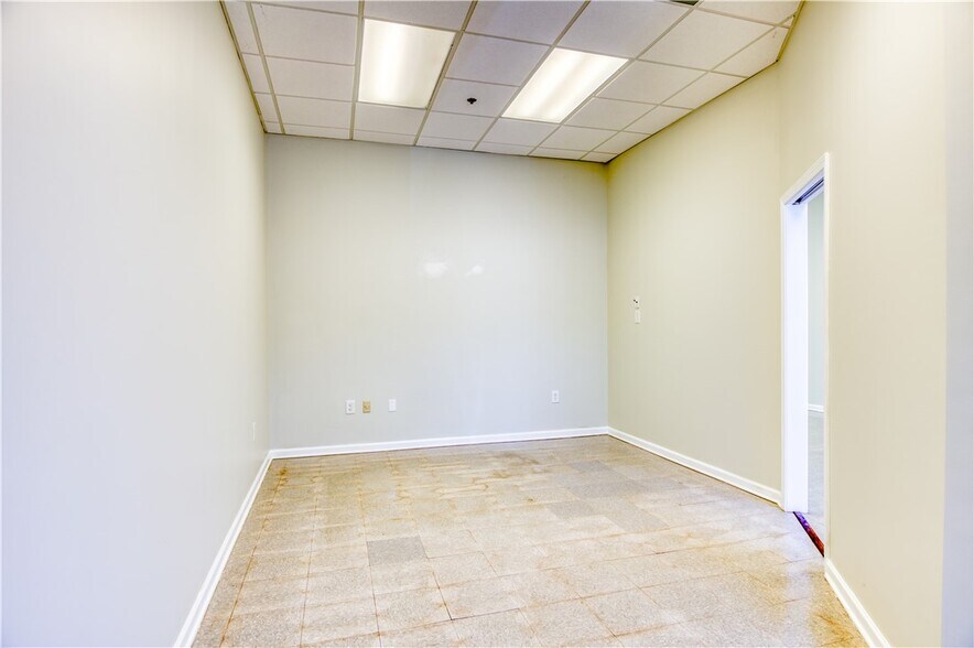 More Photos Of 2345 Sandifer Blvd, Westminster Showroom For Lease