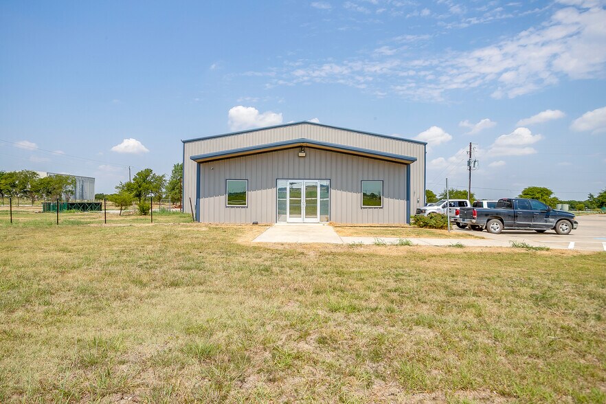 More Photos Of 1635 N FM 156, Ponder Unknown For Lease