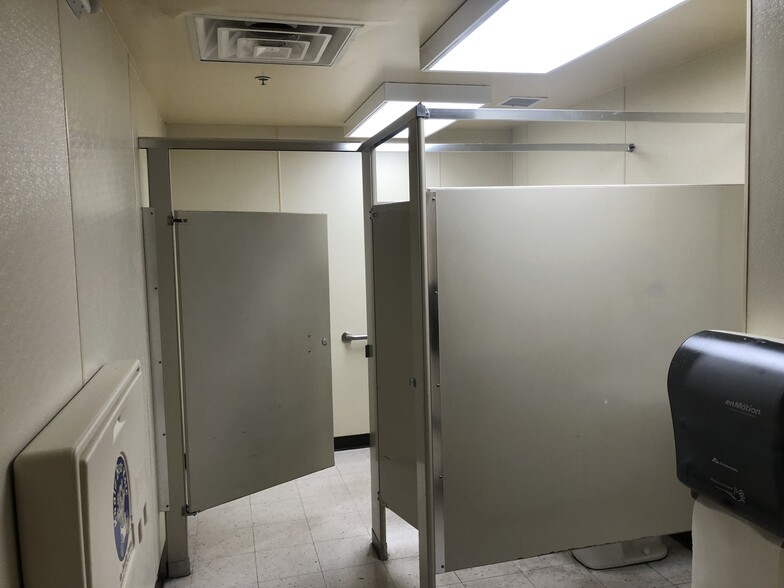 More Photos Of 1501 S Meridian Ave, Oklahoma City Industrial For Sale