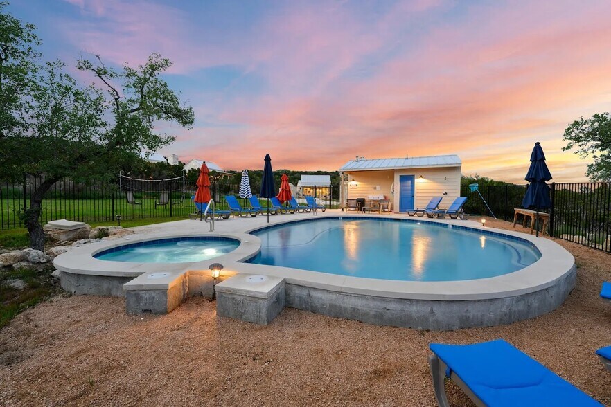 More Photos Of 7400 McGregor Ln, Dripping Springs Hotel For Sale