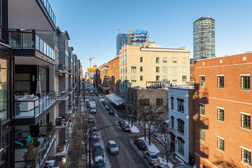 More Photos Of 1017 W Washington Blvd, Chicago Apartments For Sale