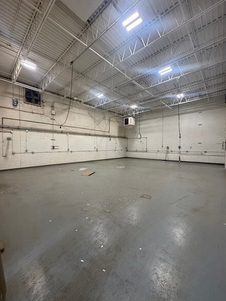 More Photos Of 25 Styertowne Rd, Clifton Warehouse For Lease