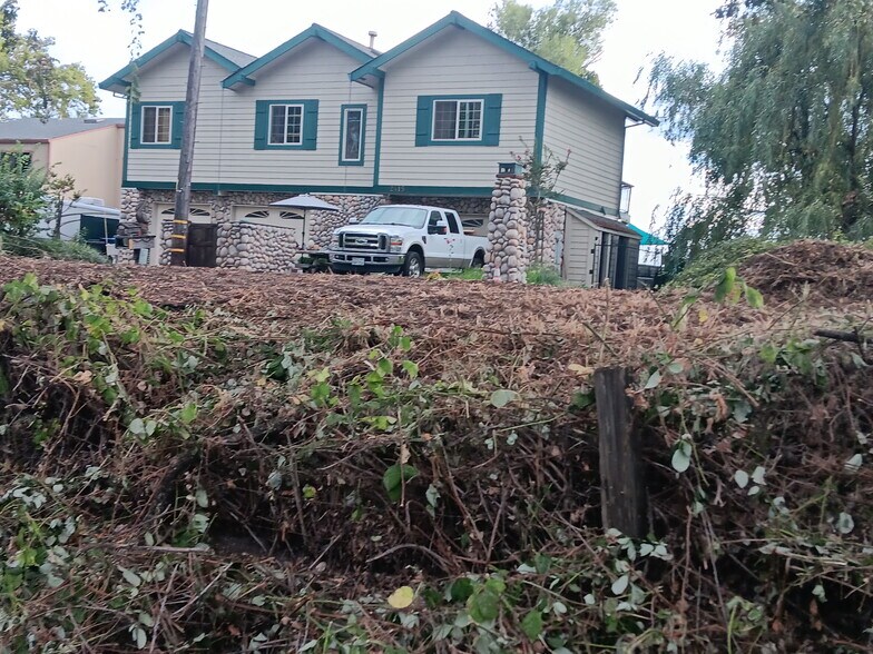 More Photos Of 2387-2420 Lakeshore Blvd, Nice Land For Sale