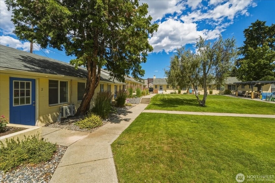 More Photos Of 315 W Gibson AVE, Chelan Apartments For Sale