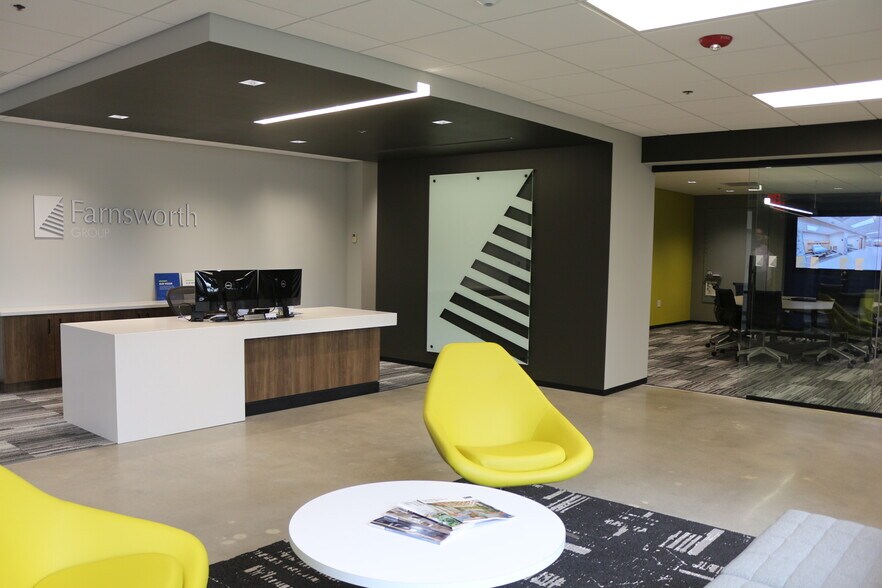 More Photos Of 3201 W White Oaks Dr, Springfield Office For Sale