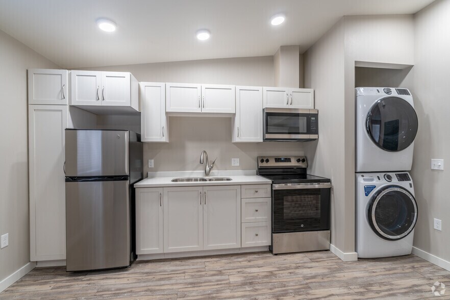 More Photos Of 2320 NW Lakeside Pl, Bend Multifamily For Sale