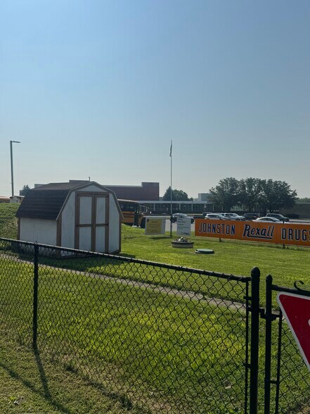 More Photos Of 2709-2717 PA-309, Orefield General Retail For Sale