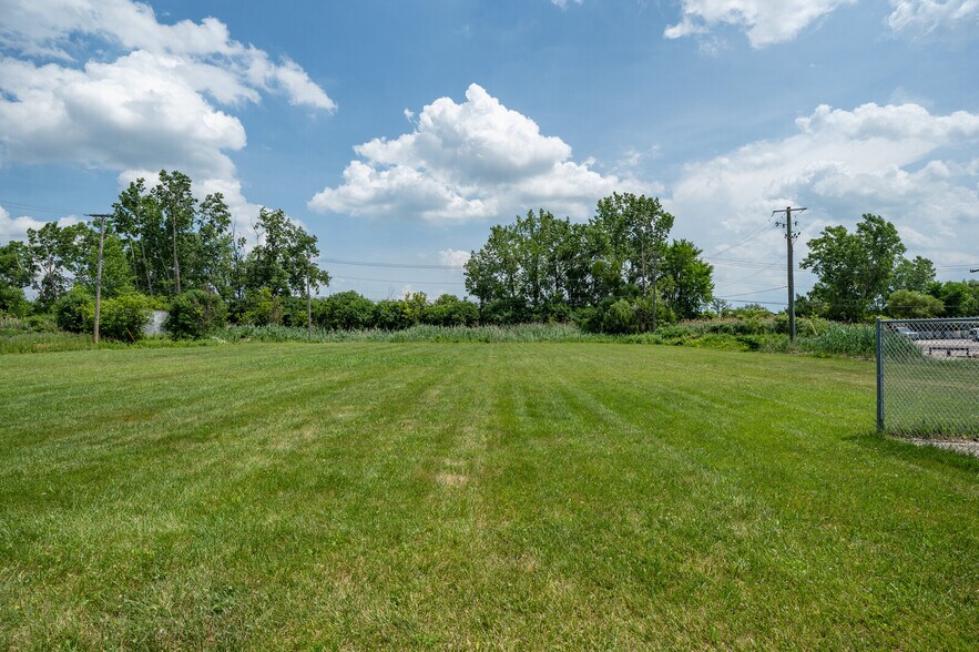 More Photos Of 42470 Executive Dr, Harrison Township Warehouse For Lease