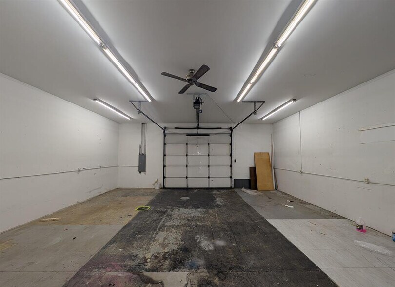 More Photos Of 206 N Main St, Creve Coeur Freestanding For Lease