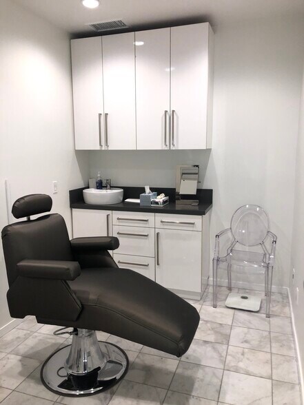 More Photos Of 450 S Beverly Dr, Beverly Hills Office For Lease