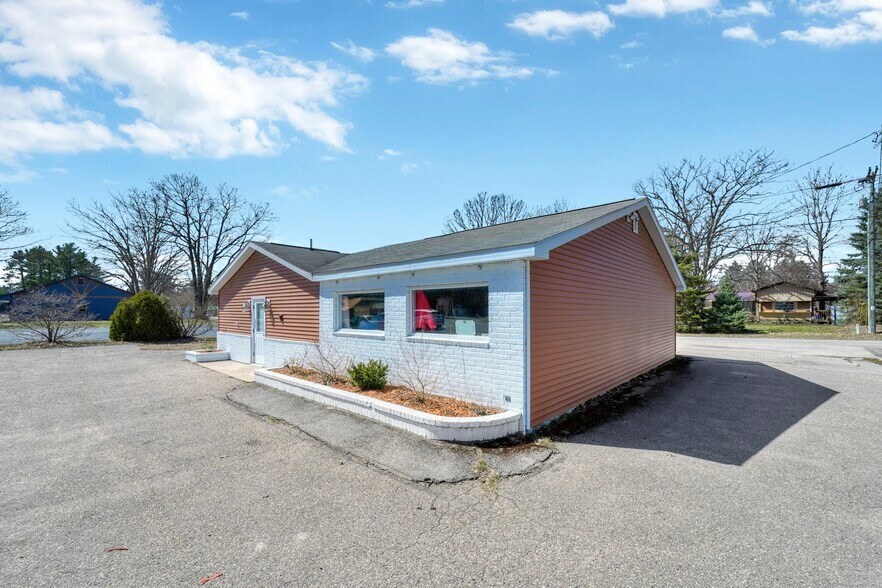 More Photos Of 2665 J Maddy Pky, Interlochen Storefront For Sale