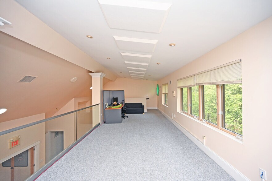 More Photos Of 2150 Alpine Pl, Cincinnati Office Residential For Lease