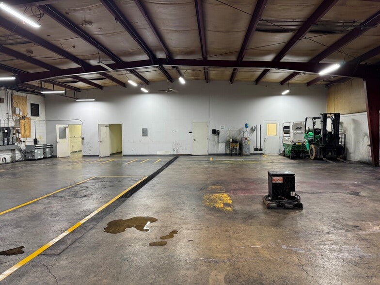 More Photos Of 214 Omohundro Pl, Nashville Manufacturing For Sale