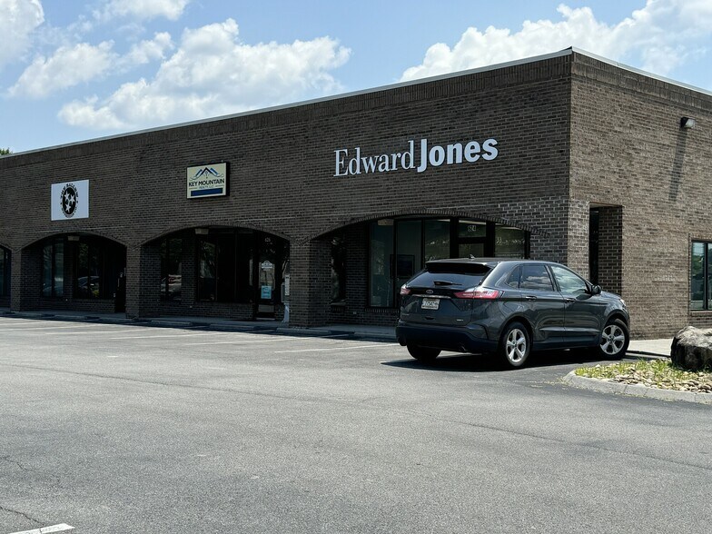 More Photos Of 624-630 Dolly Parton Pky, Sevierville Office For Lease
