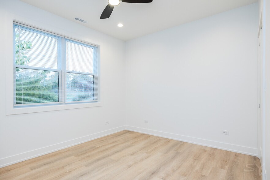 More Photos Of 6050 Eberhart ave, Chicago Apartments For Sale