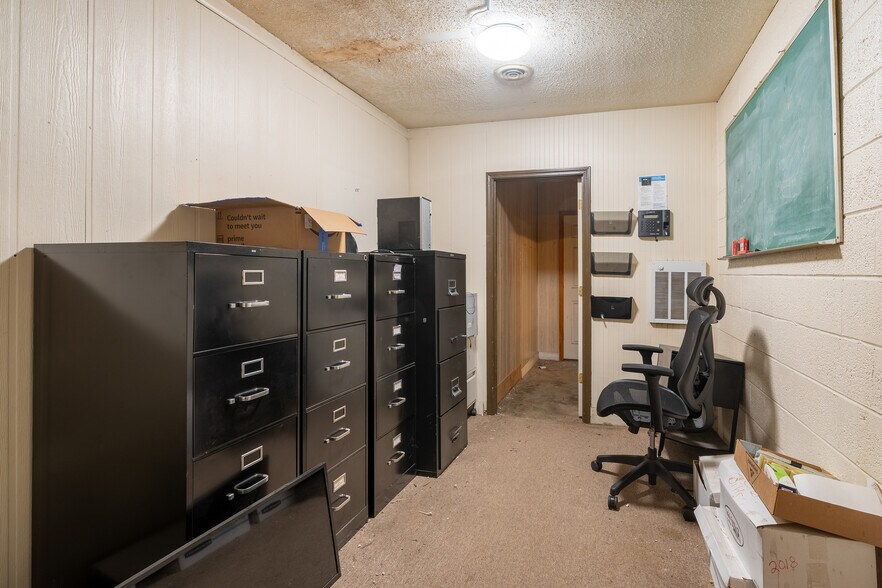 More Photos Of 828 E Main St, Carbondale General Retail For Sale