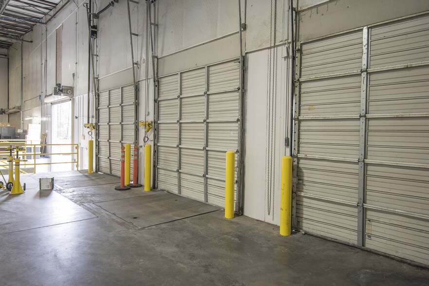 More Photos Of 100 Gardner Park, Peachtree City Warehouse For Lease