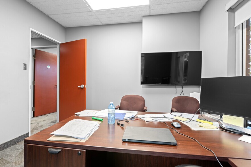 More Photos Of 135 Walgreen Rd, Ottawa Office For Lease