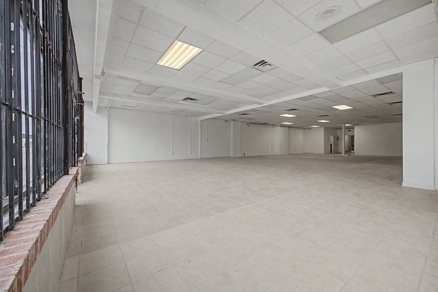 More Photos Of 19323 W Warren Ave, Detroit Storefront Retail Residential For Lease