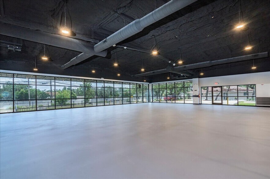 More Photos Of 12112 620 N, Austin General Retail For Sale