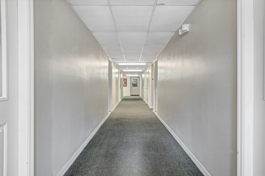 More Photos Of 5331 Commercial Way, Spring Hill Medical For Lease