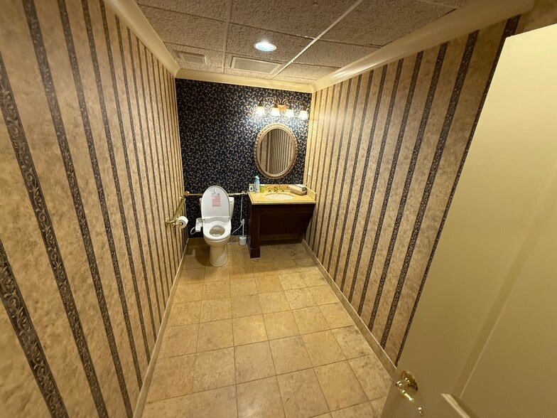 More Photos Of 3541 Habersham At Northlake, Tucker Office For Sale