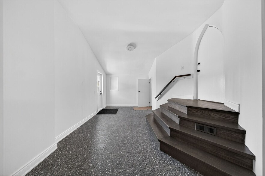 More Photos Of 50 Earl St, Hamilton Daycare Center For Sale