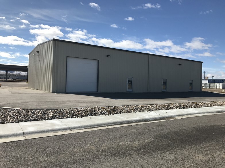Primary Photo Of 510 Durango Ct, Casper Warehouse For Lease