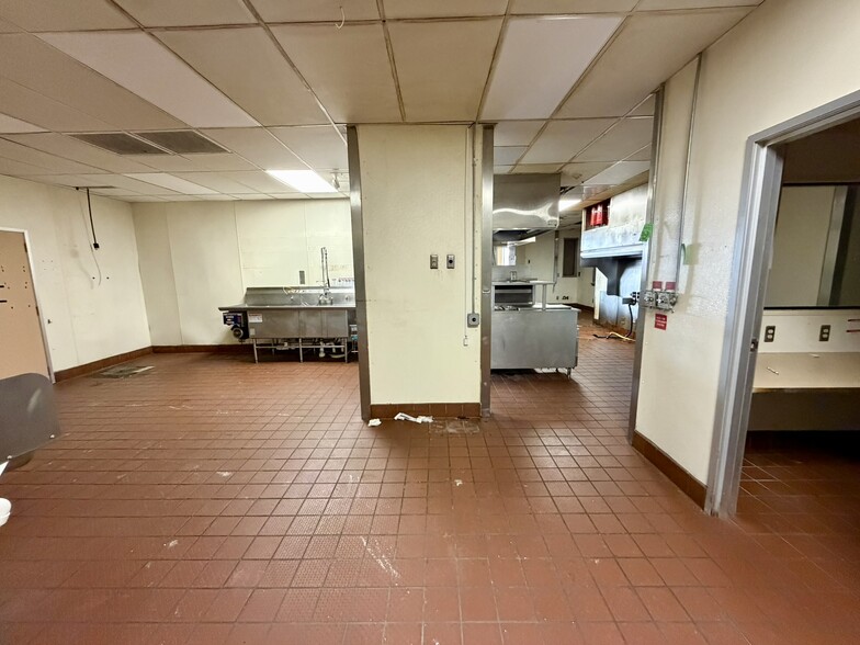 More Photos Of 18902 Northline Rd, Southgate Fast Food For Lease