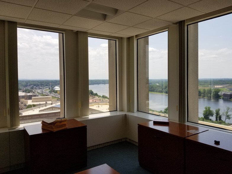 More Photos Of 1500 Main St, Springfield Medical For Lease