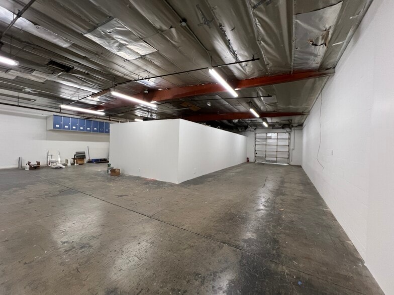 More Photos Of 5436 Cleon Ave, North Hollywood Warehouse For Lease