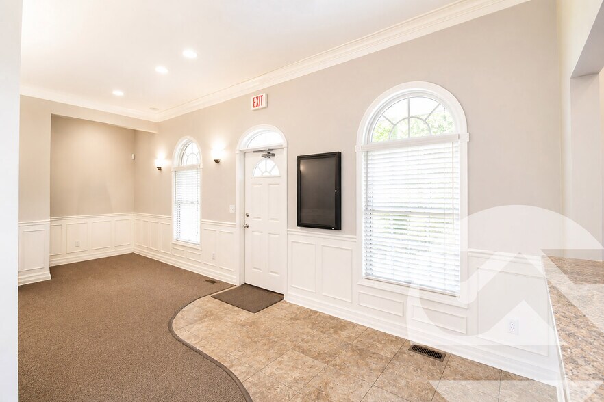 More Photos Of 7590 Dixie Hwy, Village of Clarkston Medical For Sale