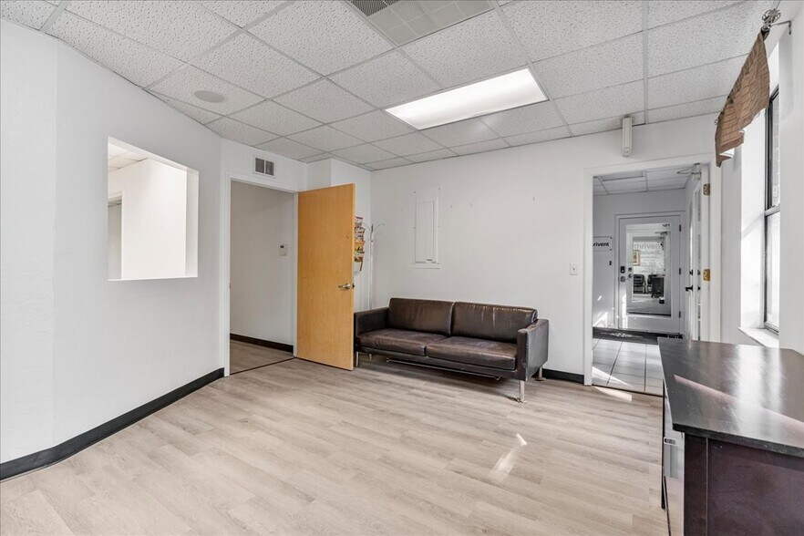 More Photos Of 7733 W Newberry Rd, Gainesville Office For Sale