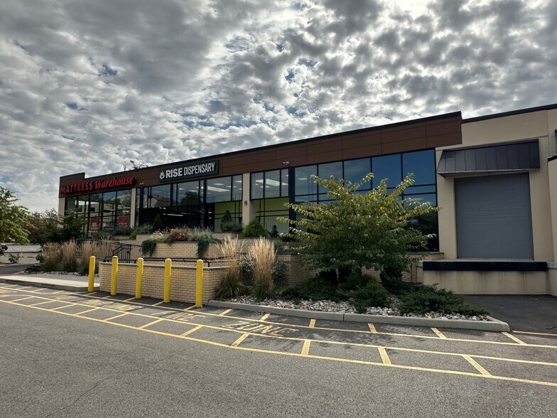 More Photos Of 145 E State Rt 4, Paramus Storefront For Lease