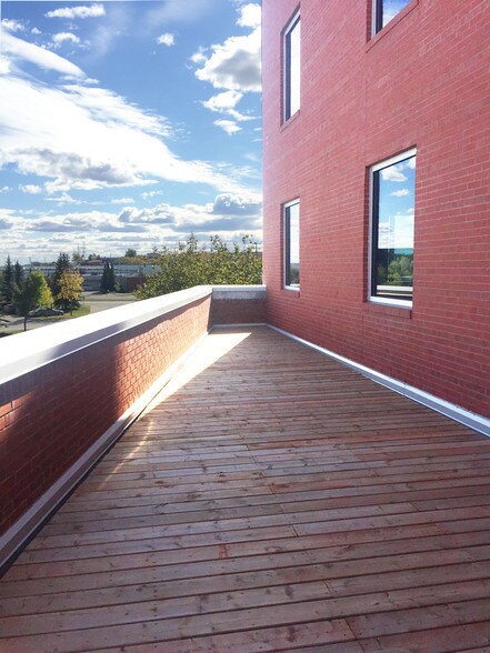 More Photos Of 2010 11th St SW, Calgary Office For Sale