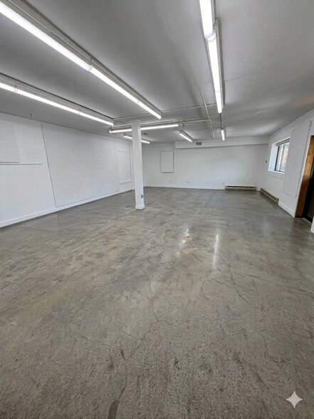 More Photos Of 75 Research Dr, Stamford Manufacturing For Lease