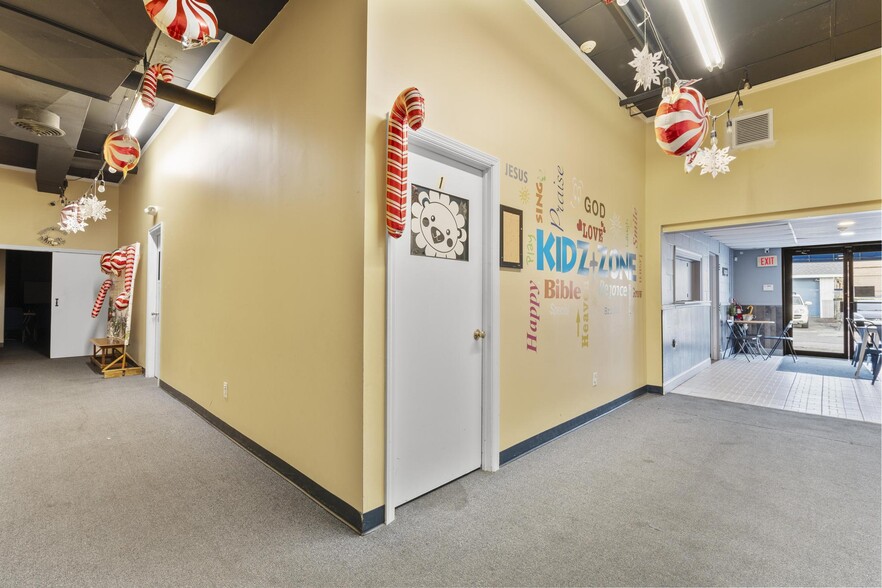 More Photos Of 914 E Main St, Stamford Warehouse For Sale