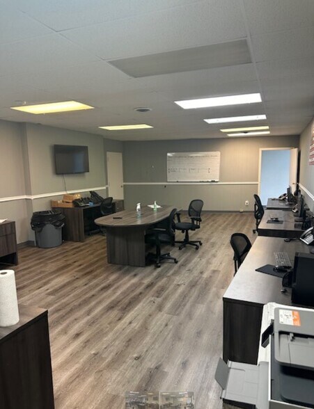More Photos Of 1-27 S Ocean Ave, Patchogue Office For Lease