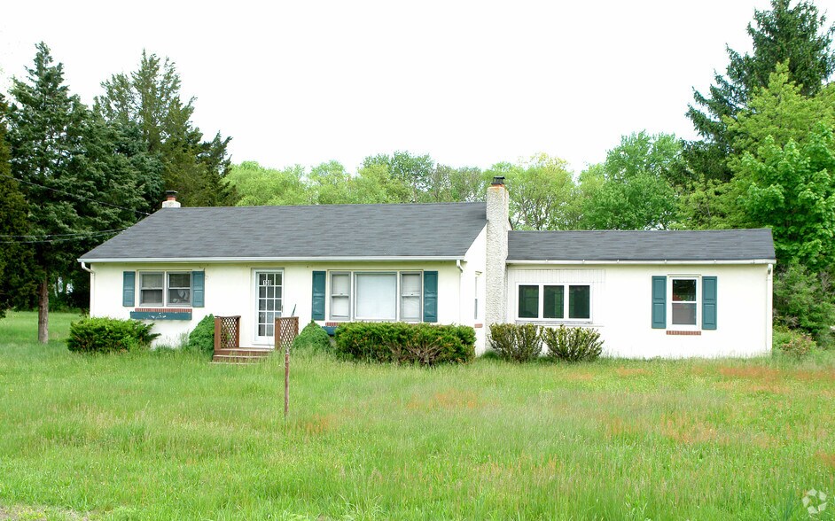 More Photos Of 138 N County Line Rd, Jackson Office For Sale