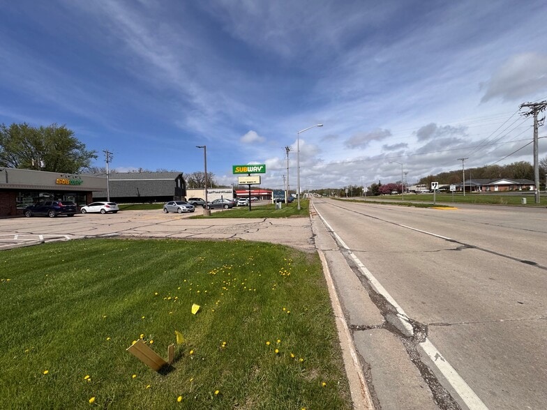 More Photos Of 5900-5926 Us Highway 51, McFarland Unknown For Lease