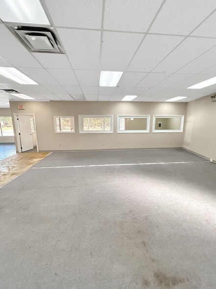 More Photos Of 703 US-30, Imperial General Retail For Lease